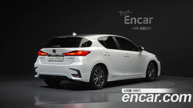 Lexus CT200h 2018 — фото 2