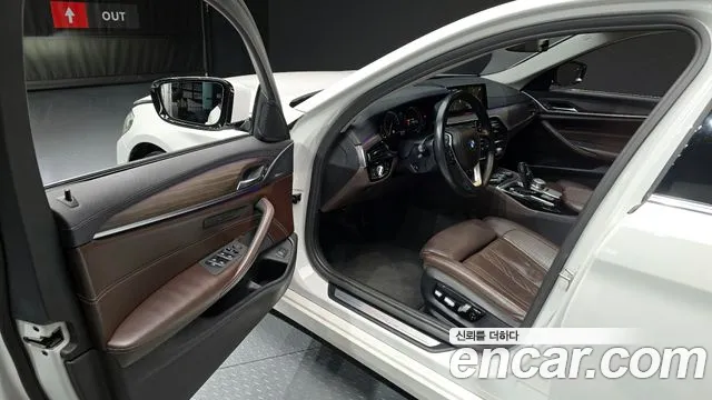 BMW 5-Series 2018 — фото 10