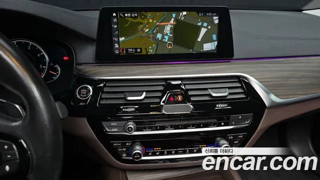 BMW 5-Series 2018 — фото 16