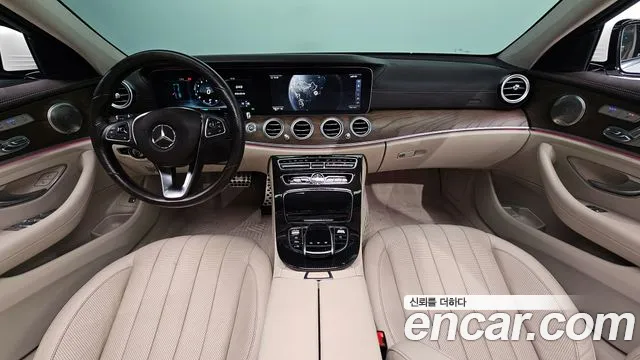 Mercedes-Benz E-Class 2017 — фото 7