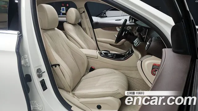 Mercedes-Benz E-Class 2017 — фото 10