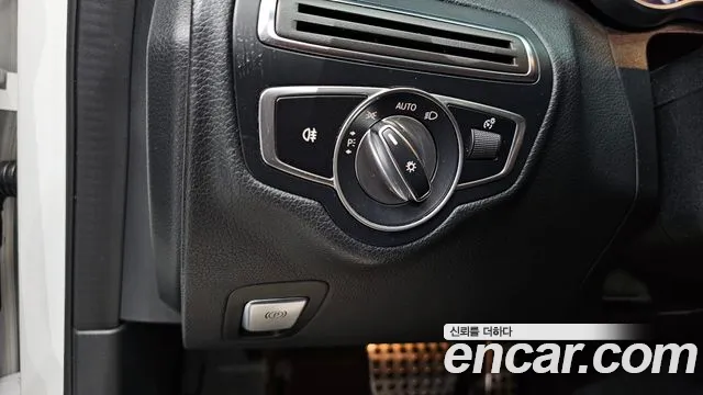 Mercedes-Benz C-Class 2019 — фото 14