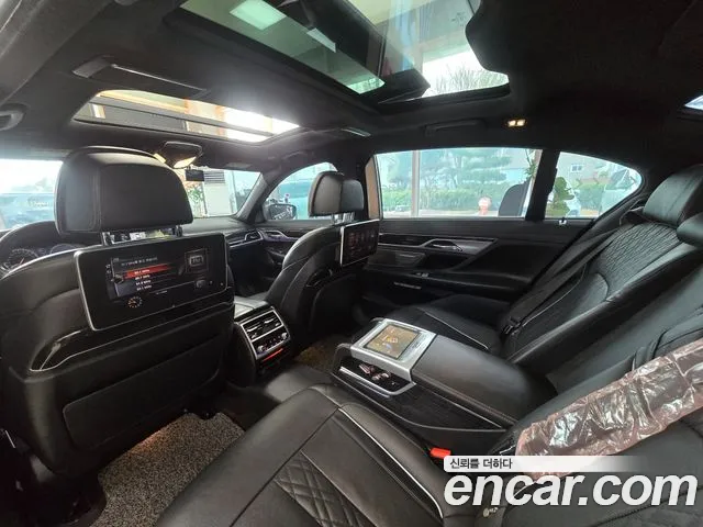BMW 7-Series 2017 — фото 10