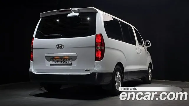 Hyundai Starex 2011 — фото 2