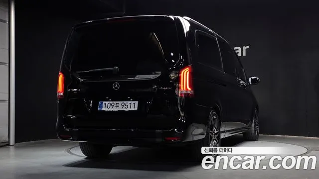 Mercedes-Benz V-Class 2023 — фото 2