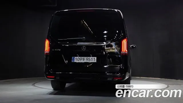 Mercedes-Benz V-Class 2023 — фото 4