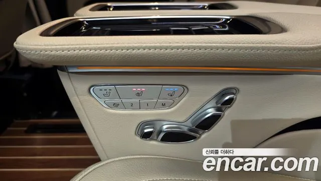 Mercedes-Benz V-Class 2023 — фото 19