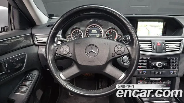 Mercedes-Benz E-Class 2011 — фото 13