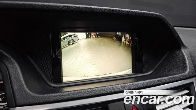 Mercedes-Benz E-Class 2011 — фото 15