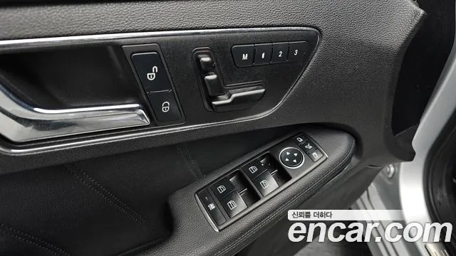 Mercedes-Benz E-Class 2011 — фото 17