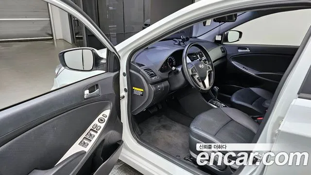 Hyundai Accent 2018 — фото 10