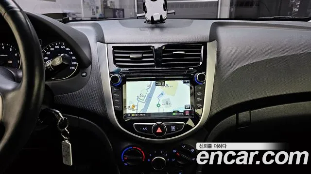 Hyundai Accent 2018 — фото 15