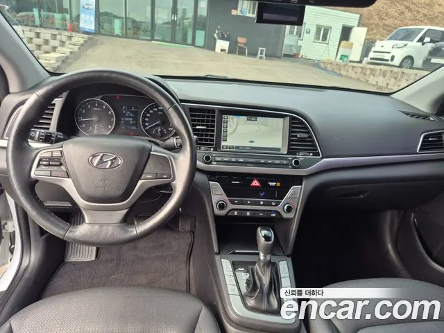 Hyundai AVANTE 2018 — фото 11