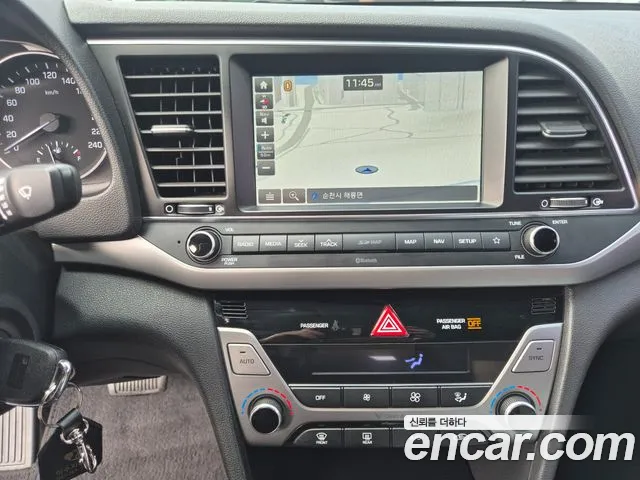 Hyundai AVANTE 2018 — фото 13