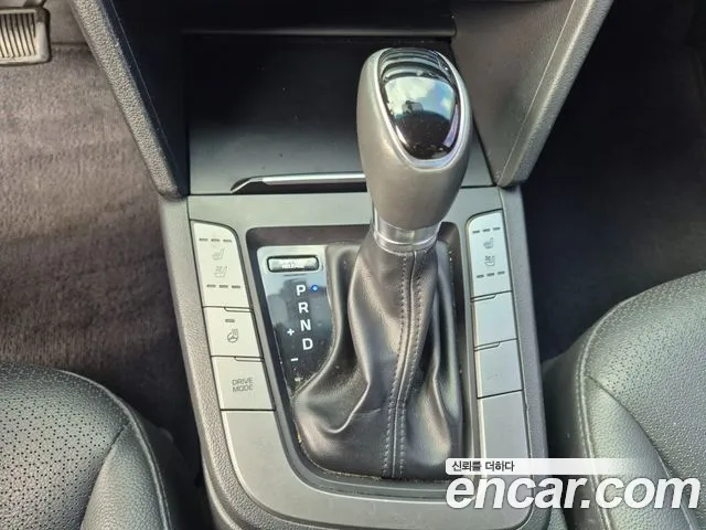 Hyundai AVANTE 2018 — фото 15