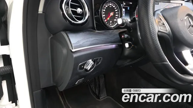 Mercedes-Benz E-Class 2018 — фото 13