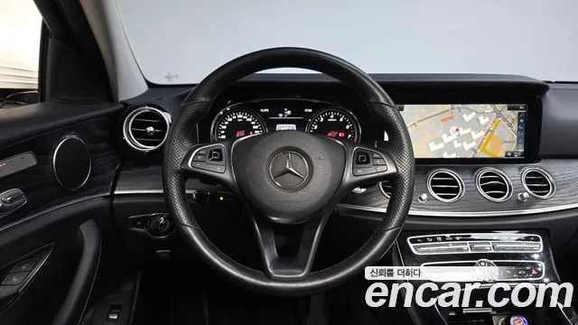 Mercedes-Benz E-Class 2018 — фото 14