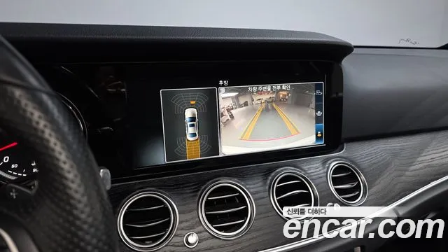Mercedes-Benz E-Class 2018 — фото 16