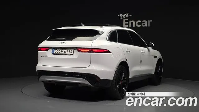 Jaguar F-PACE 2023 — фото 2