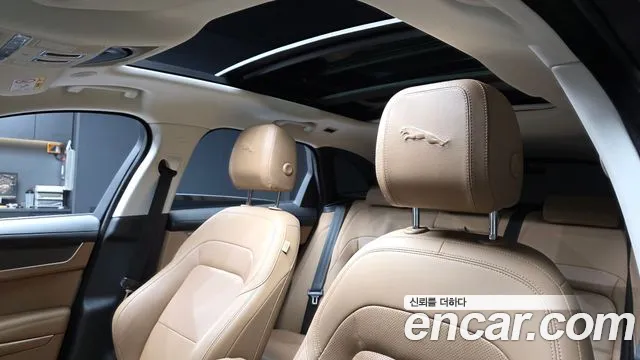 Jaguar F-PACE 2023 — фото 18