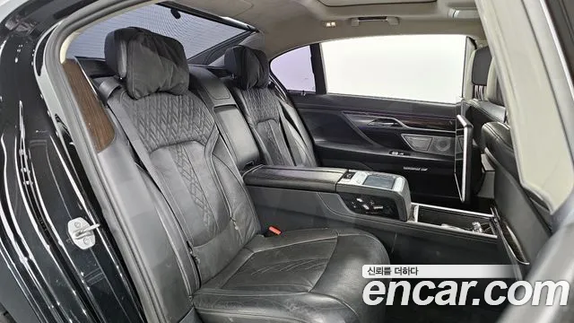 BMW 7-Series 2016 — фото 12