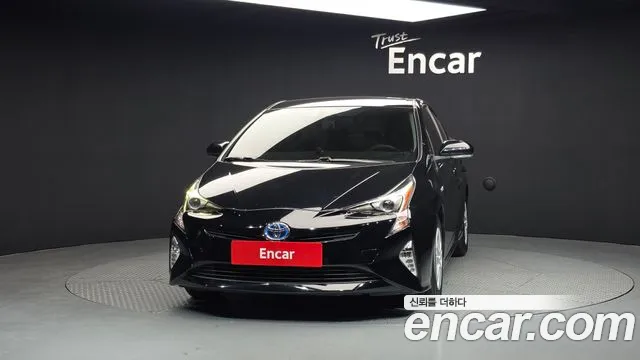 Toyota Prius 2017 — фото 3