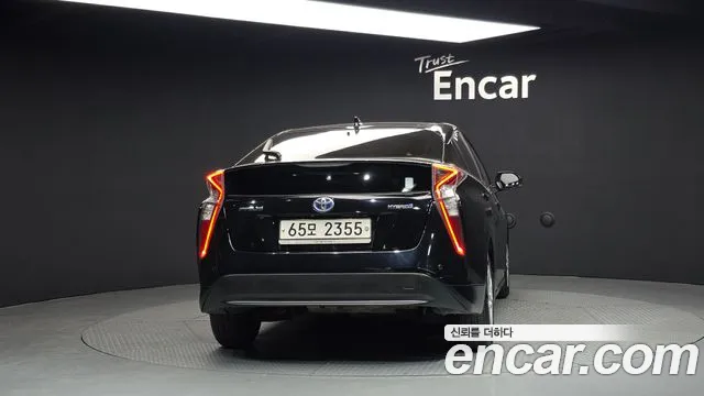 Toyota Prius 2017 — фото 4