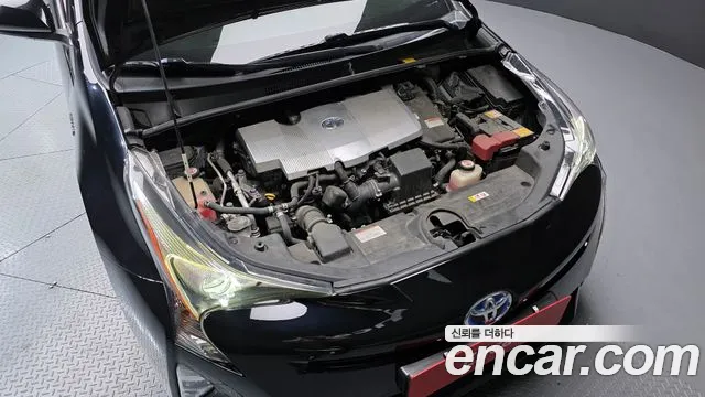 Toyota Prius 2017 — фото 6