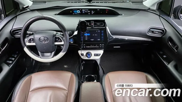 Toyota Prius 2017 — фото 7