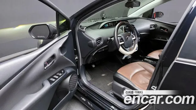 Toyota Prius 2017 — фото 11