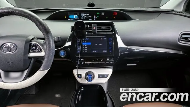 Toyota Prius 2017 — фото 14