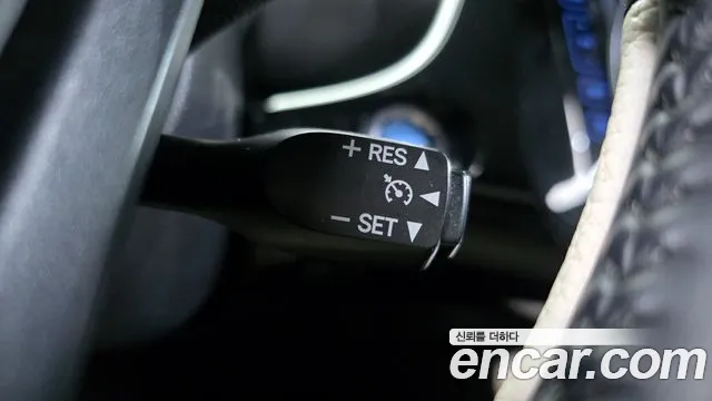 Toyota Prius 2017 — фото 18