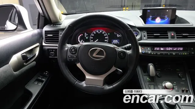 Lexus CT200h 2018 — фото 13