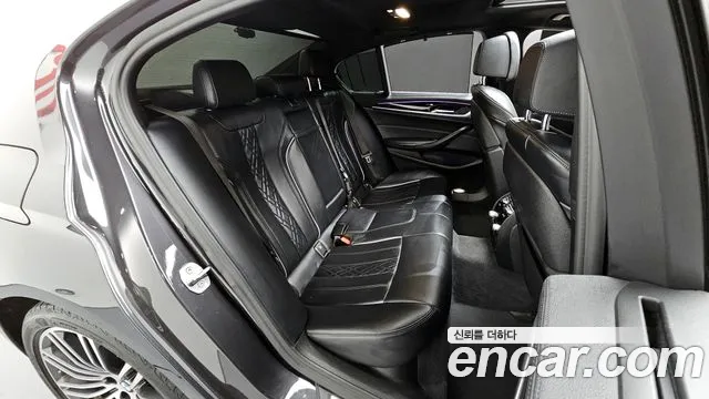 BMW 5-Series 2019 — фото 11