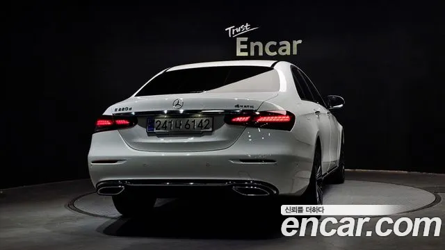 Mercedes-Benz E-Class 2023 — фото 4