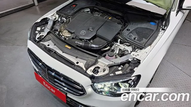 Mercedes-Benz E-Class 2023 — фото 6