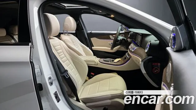Mercedes-Benz E-Class 2023 — фото 10