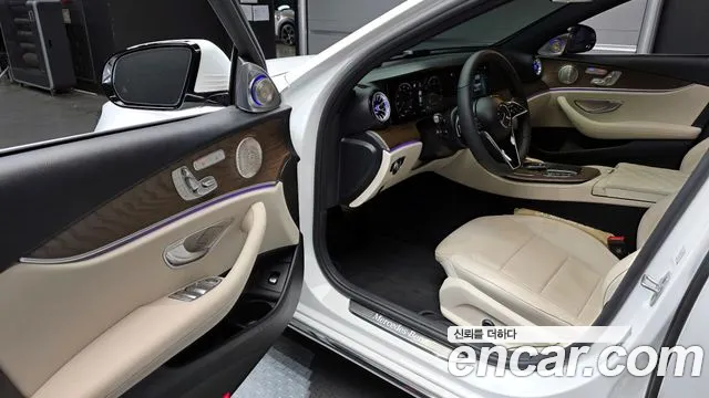 Mercedes-Benz E-Class 2023 — фото 11