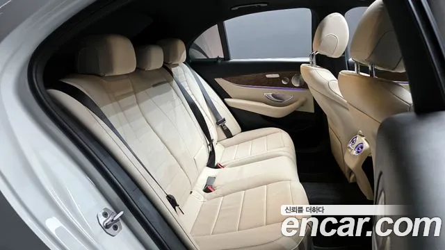 Mercedes-Benz E-Class 2023 — фото 12