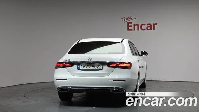 Mercedes-Benz E-Class 2022 — фото 3
