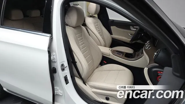 Mercedes-Benz E-Class 2022 — фото 11