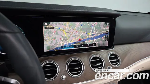Mercedes-Benz E-Class 2022 — фото 14