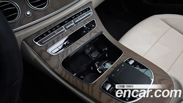 Mercedes-Benz E-Class 2022 — фото 16