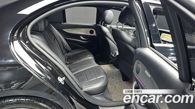 Mercedes-Benz E-Class 2019 — фото 11