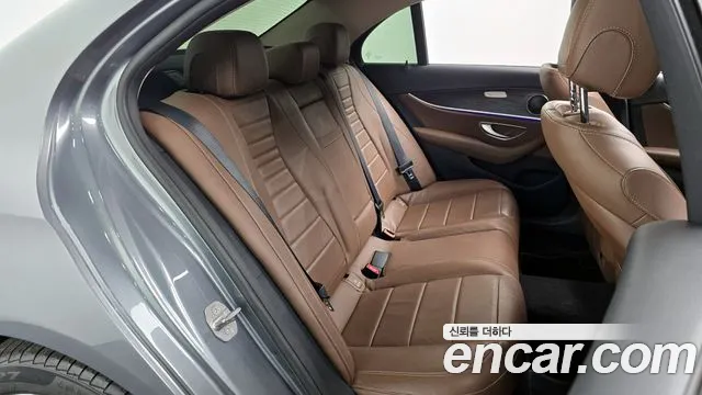 Mercedes-Benz E-Class 2018 — фото 12