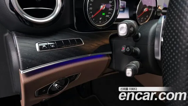 Mercedes-Benz E-Class 2018 — фото 17