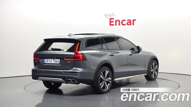 Volvo V60 2021 — фото 2