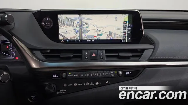 Lexus ES 2019 — фото 13
