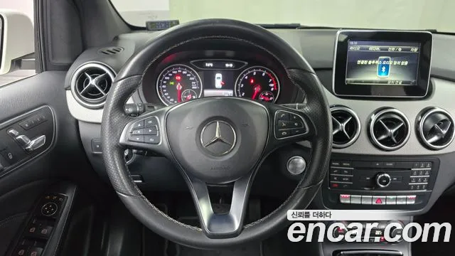 Mercedes-Benz B-Class 2018 — фото 13