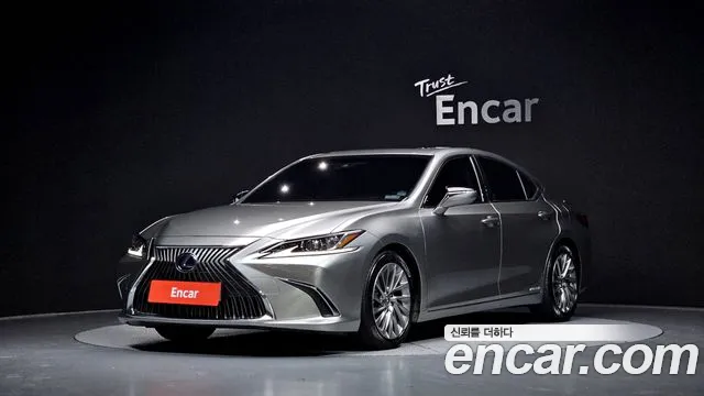 Lexus ES 2019 — фото 1